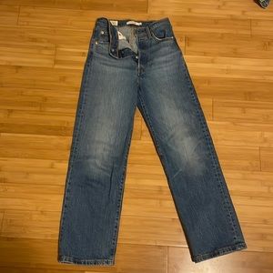 Levi’s rib cage straight jeans!!